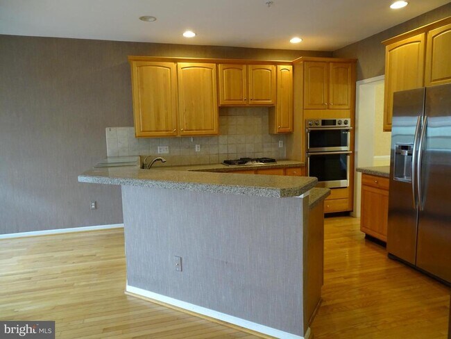 Building Photo - 213 Silverbell Ct