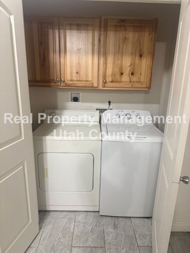 Building Photo - 998 S 960 E