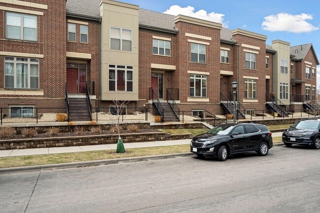 Building Photo - 737 Victoria Street S