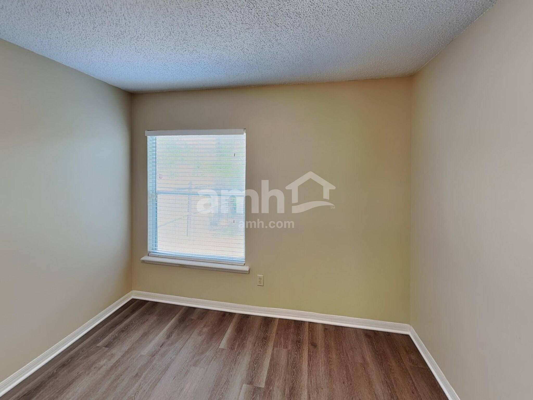 Building Photo - 9051 Rockpond Meadows Dr