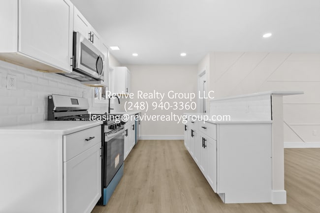 Building Photo - 32112 Pembroke St