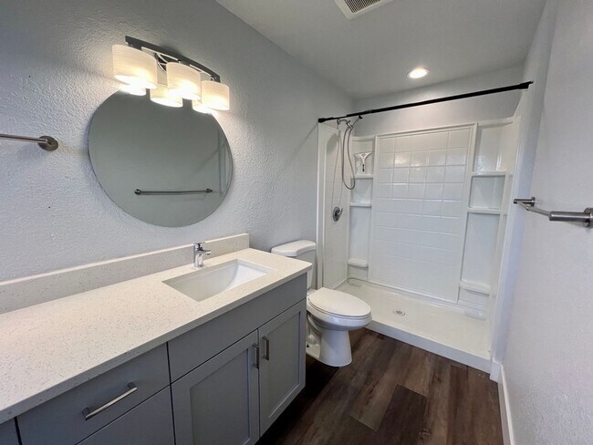 Building Photo - Fully Remodeled 4 Bed 3 Bath Home in the C...