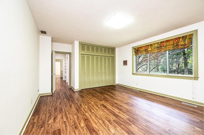 Building Photo - 153 Hillhaven Pl SE