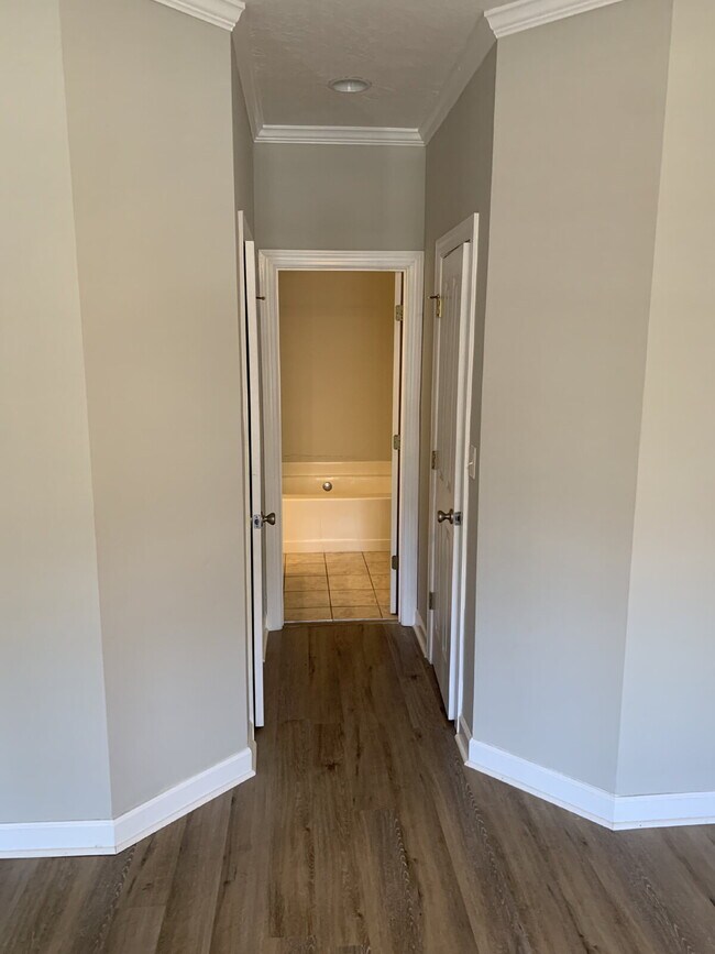 Building Photo - Beautiful Townhome in the Heart of Aiken!