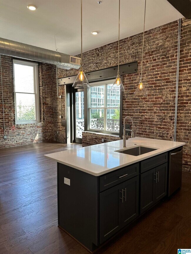 Building Photo - 2015 1st Ave N