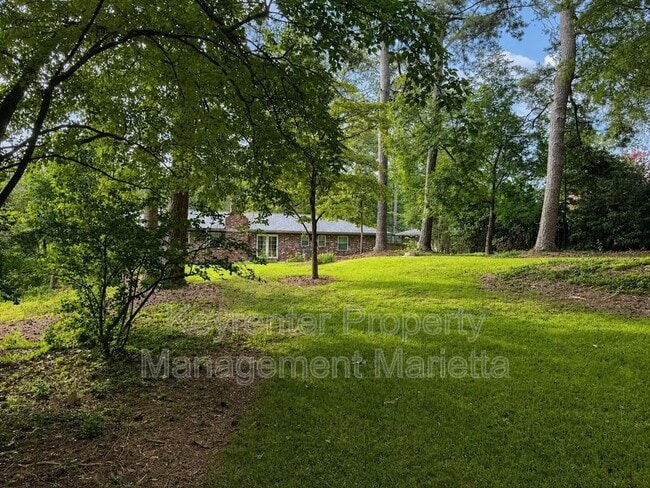 Building Photo - 725 McBurnette Rd N E