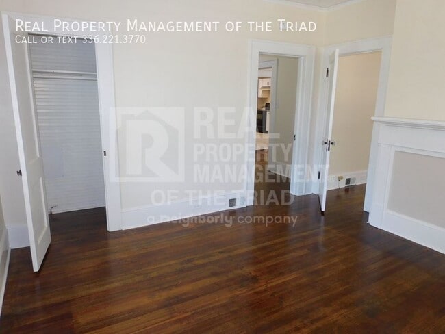 Building Photo - 1213 E Sprague St