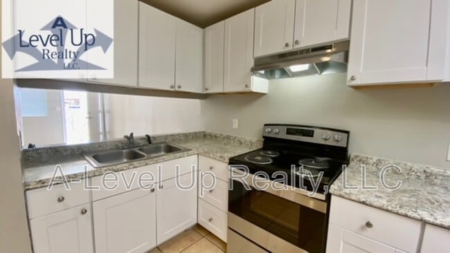 Building Photo - 375 E Thoroughbred St