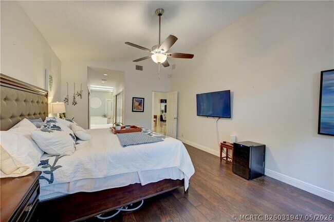 Building Photo - 8171 Hampton Wood Dr