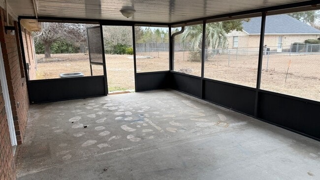 Building Photo - RATE DROP ALERT (was $2100/month) and MOVE-IN SPECIAL: 1st FULL MONTH'S RENT FREE!**