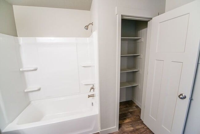 Building Photo - The Overlook in Herriman - Gorgeous Townhome