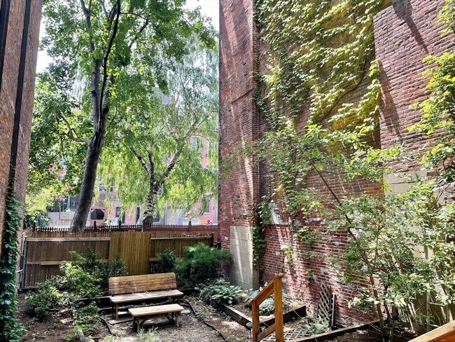 Building Photo - 70 Rutland St