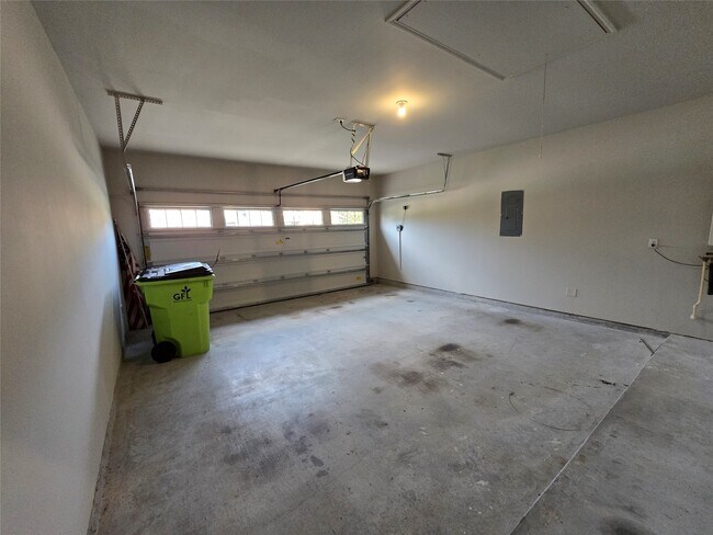 Building Photo - 511 Yellow Bullhead Ct