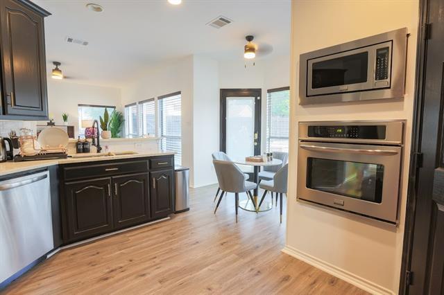 Building Photo - 994 Regency Dr