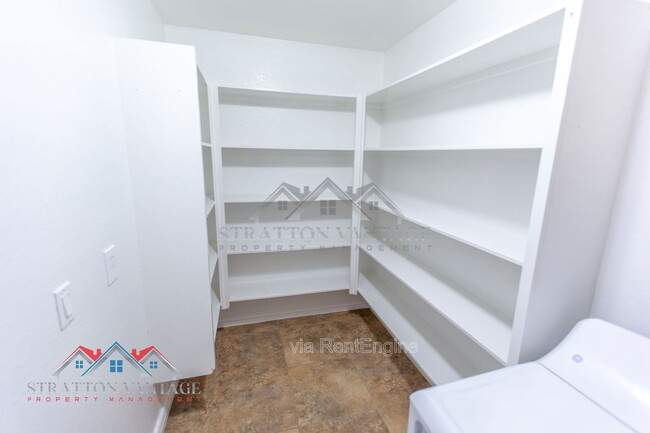 Building Photo - 1928 N Kachina