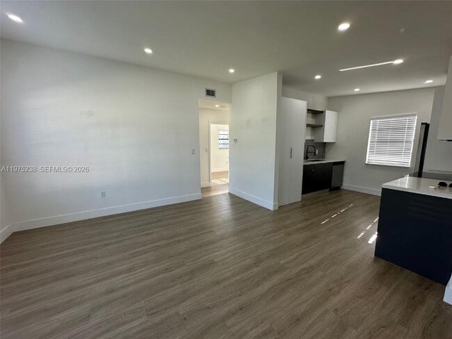 Building Photo - 3701 SW 40th St