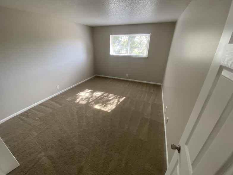 Building Photo - 1005 Hickory Hill Ln