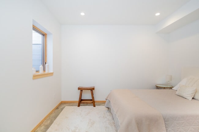 Building Photo - 22 St Mary's Rd