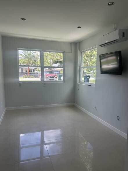 Primary Photo - 6859 SW 37th St