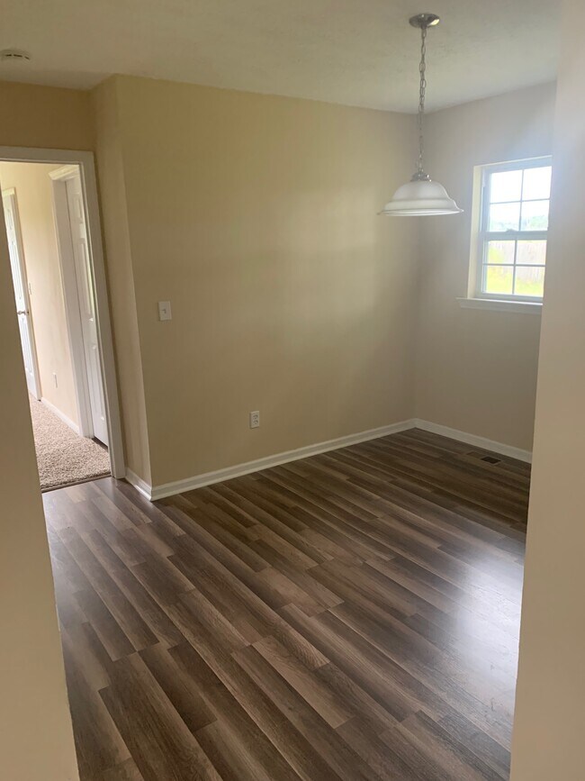 Building Photo - 145 Sally Hill Cir