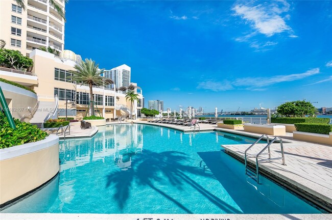 Building Photo - 808 Brickell Key Dr