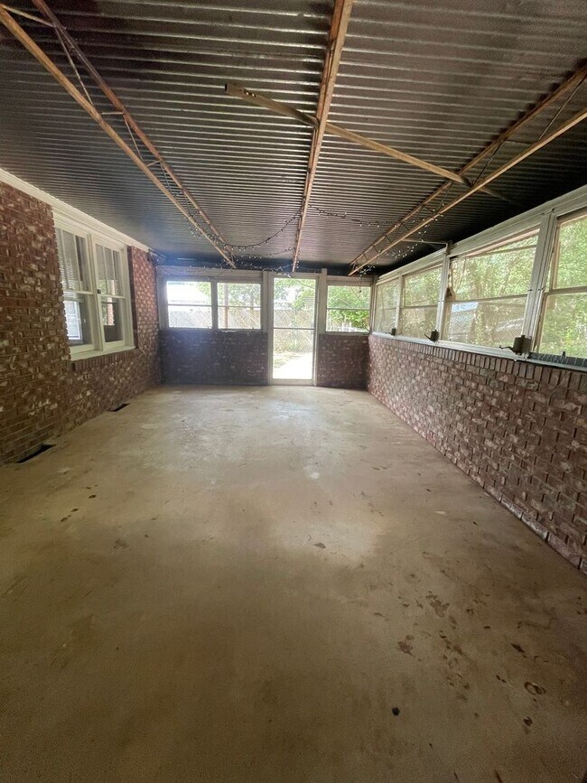 Building Photo - 126 Pine Valley Rd