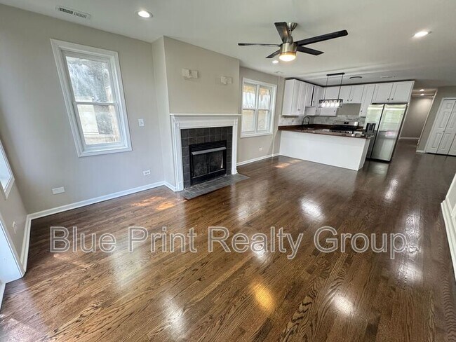 Building Photo - 5438 S Indiana Ave