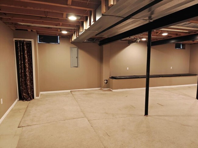Building Photo - 43782 Nowland Dr