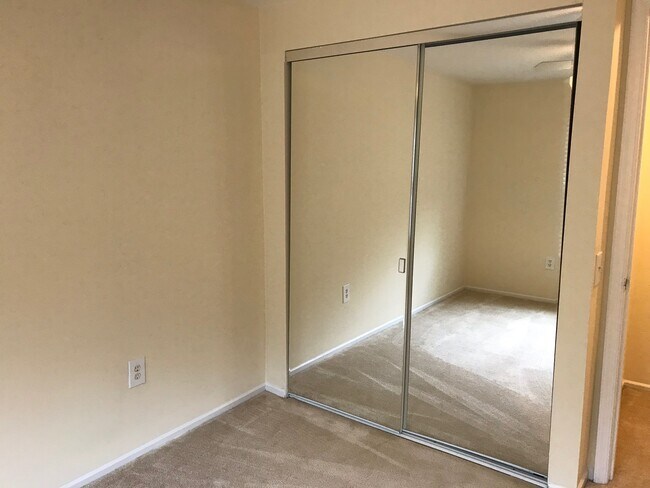 Building Photo - 5860 Wood Flower Ct