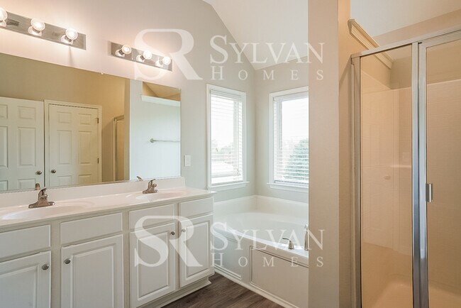 Building Photo - Enjoy living the good life in this 3 bedroom, 2 bathroom home