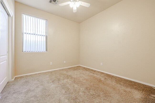 Building Photo - Great Litchfield Park Neignborhood!