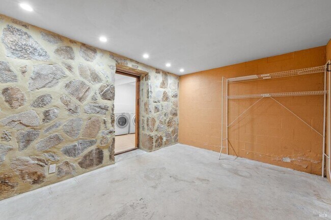 Building Photo - 1533 Allyn Ave