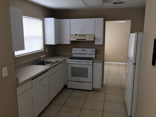 Building Photo - Available NOW! Adorable 2/2 located off of...