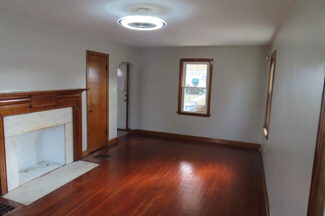 Building Photo - 999 Fairwood Ave