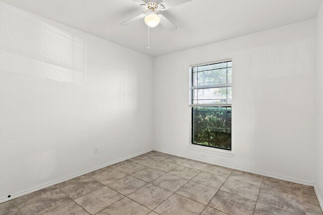 Building Photo - 4803 Topsey Dr