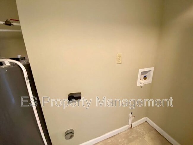 Building Photo - 6105 Epperson Dr