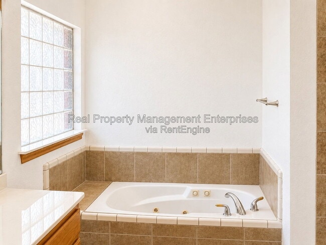 Building Photo - 4713 Castle Bay Cove