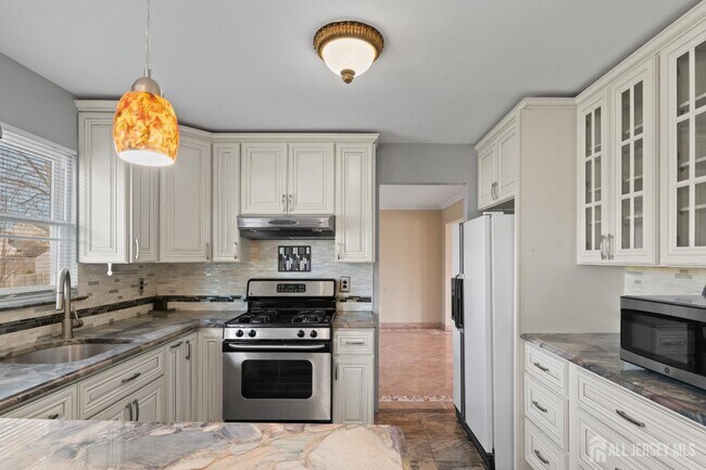 Building Photo - 12 Mershon Ln