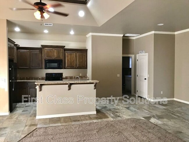 Building Photo - 1721 Sharon Dr