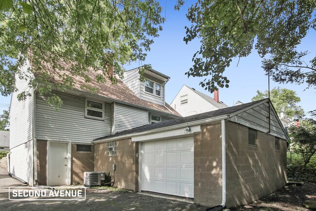 Building Photo - 120 Bryant Dr