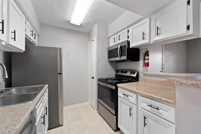 Building Photo - 6001 Reims Rd