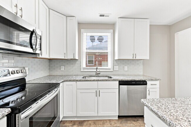 Building Photo - 1305 Yeadon Rd