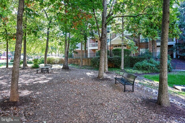 Building Photo - 2204 Westcourt Ln