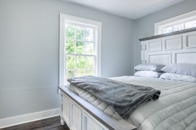 Building Photo - 1005 Greens Lake Rd