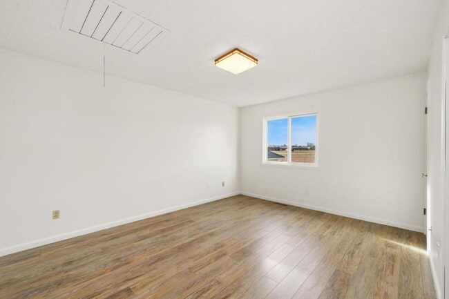 Building Photo - 569 S Edinburgh Dr