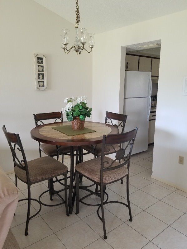 Building Photo - GREAT PRICE!  2BR/1.5 BATH - 2 month minimum rental