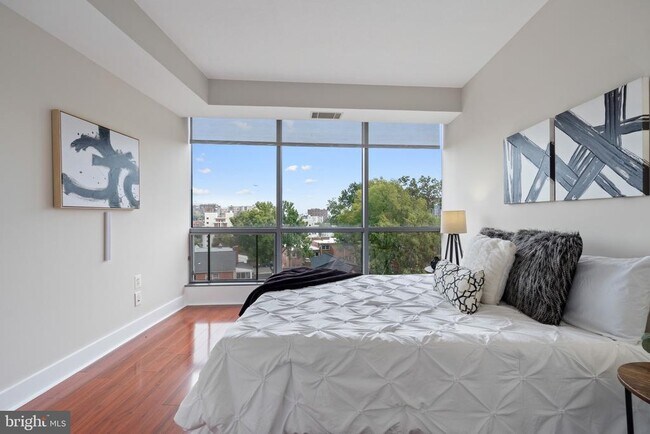 Building Photo - 2001 15th St N