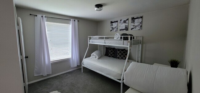 Building Photo - 4911 Pearce Lake Ct