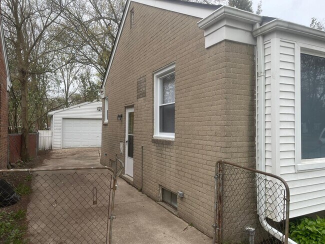 Building Photo - 776 John Daly St