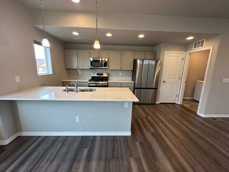 Building Photo - 7435 Gorgeted Quail Grv